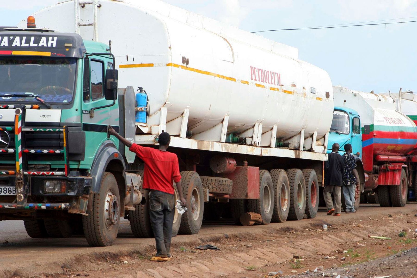 Uganda Strikes Fuel Deal with Vitol: Breaking Free from Kenya's Grip